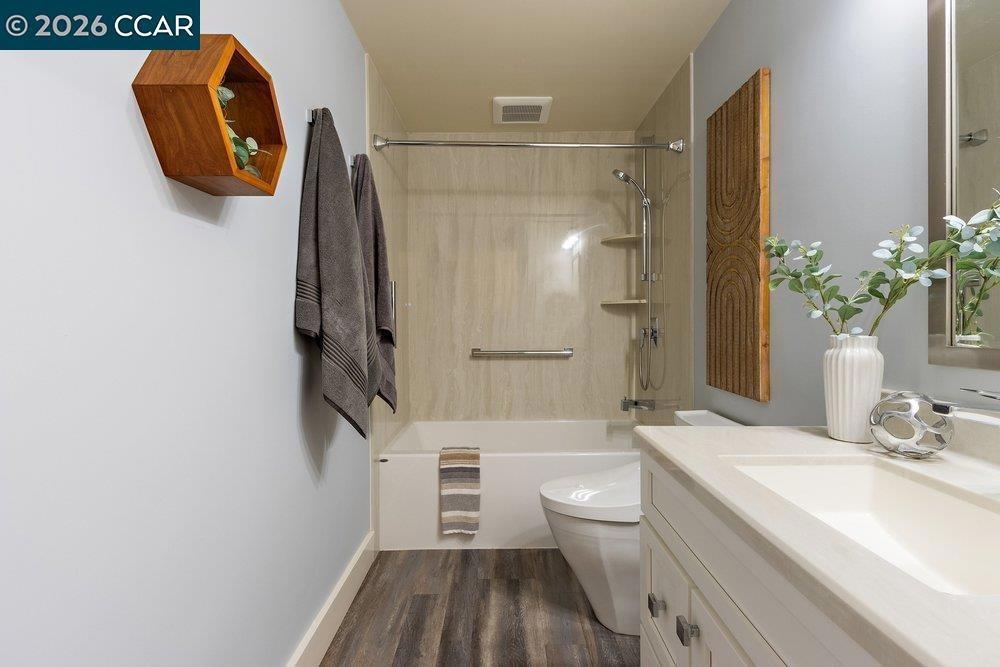 Ptarmigan Dr, Walnut Creek, CA 94595