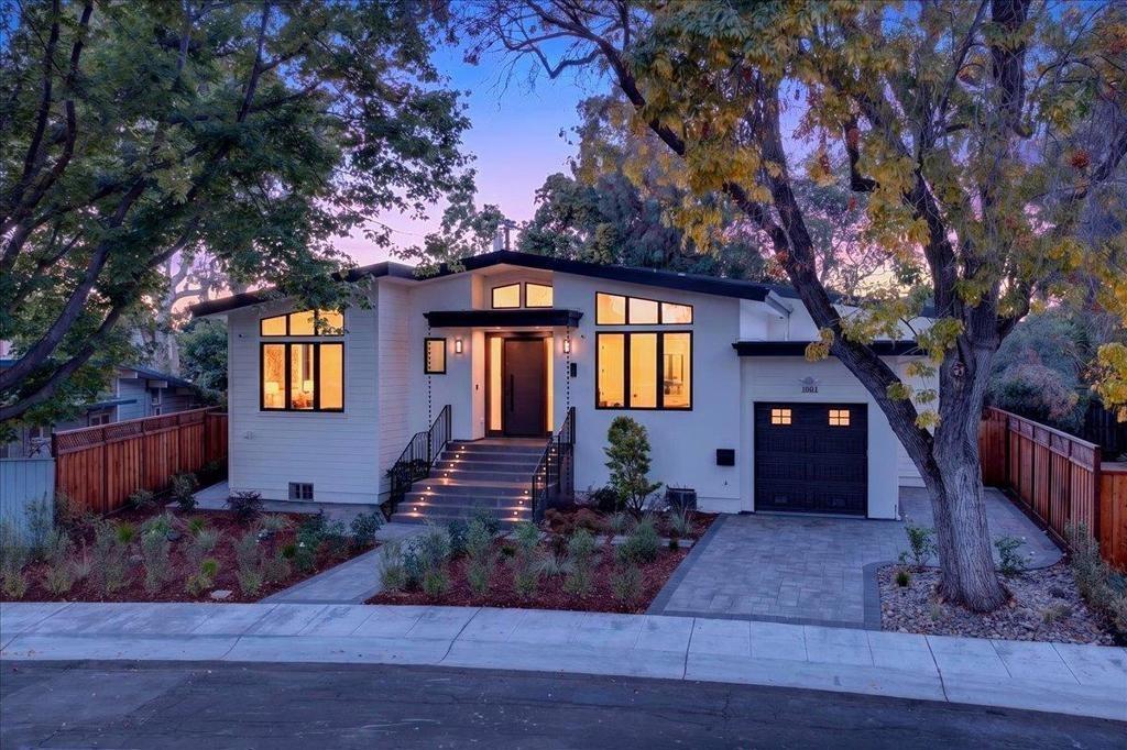 Moffett Cir, Palo Alto, CA 94303