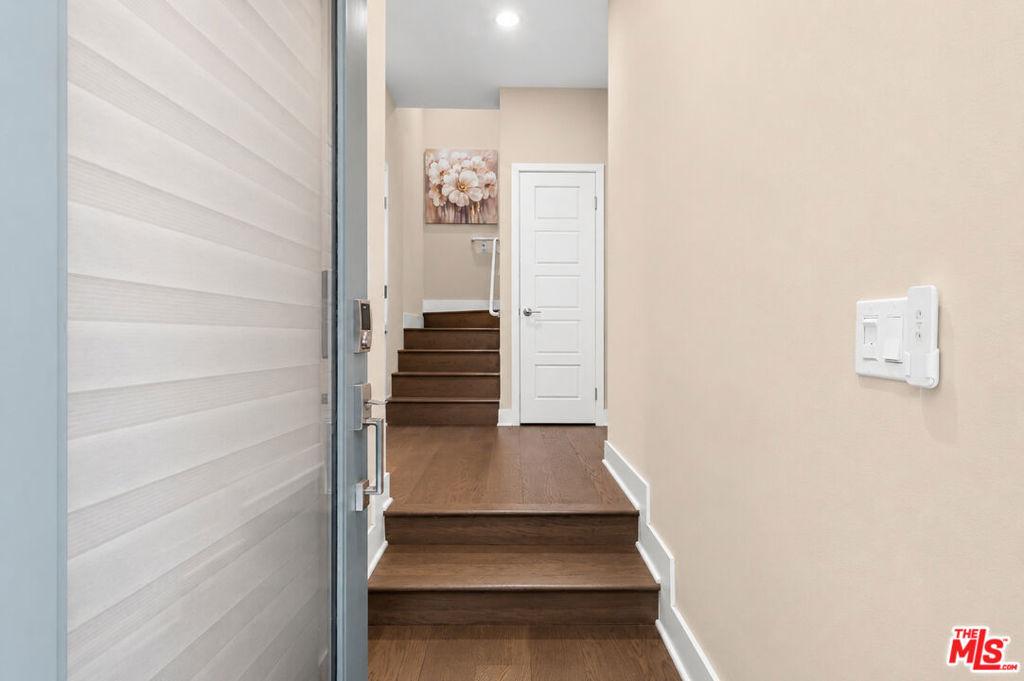Gill Way, Los Angeles, CA 90068