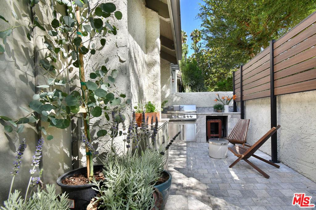 Colfax Ave, Studio City, CA 91604
