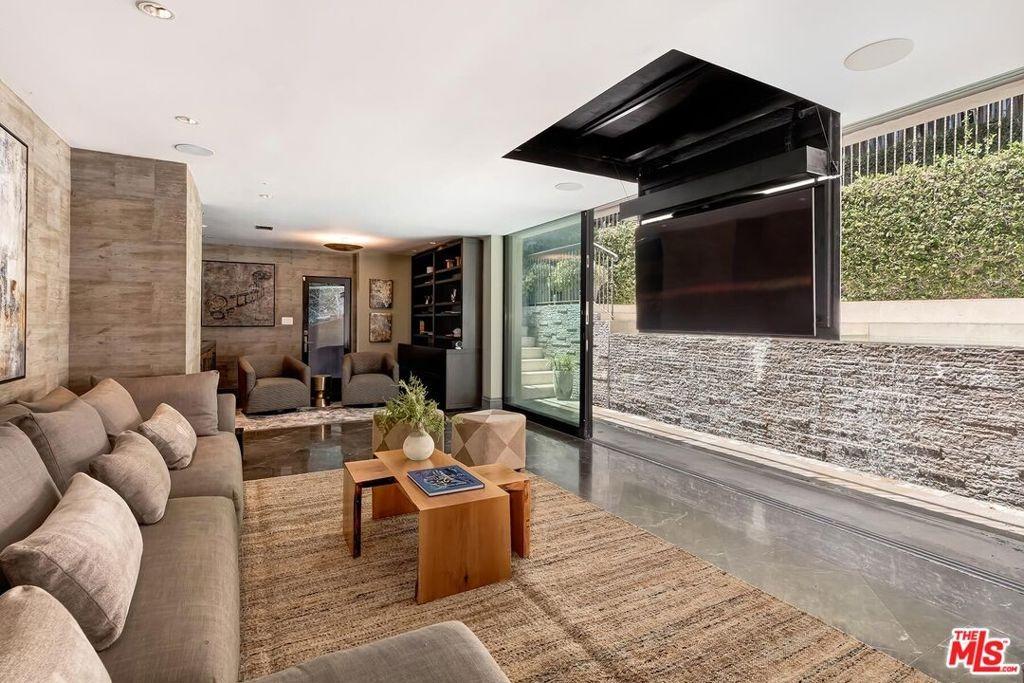 N Knoll Dr, Los Angeles, CA 90068
