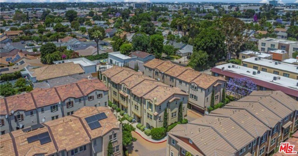 W Willow Ln, Van Nuys, CA 91405