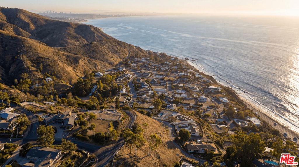 Little Rock Way, Malibu, CA 90265