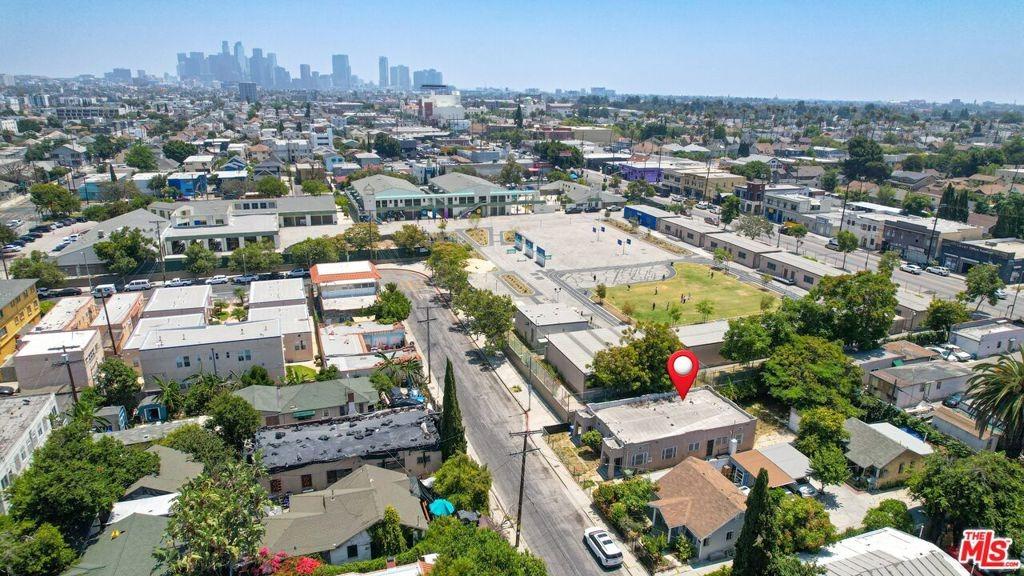 W 12th Pl, Los Angeles, CA 90006