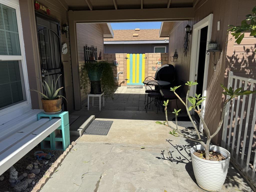 Sand Rock Rd, Thousand Palms, CA 92276