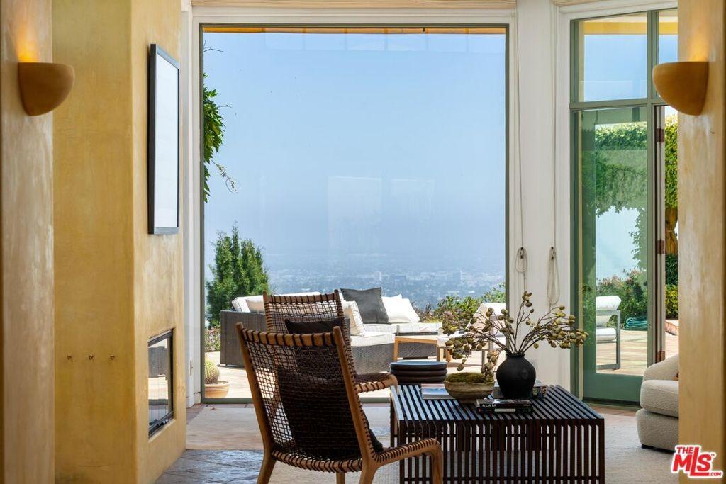 Vista Grande Dr, Pacific Palisades, CA 90272