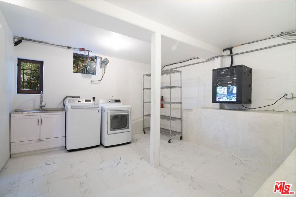 N Knoll Dr, Los Angeles, CA 90068