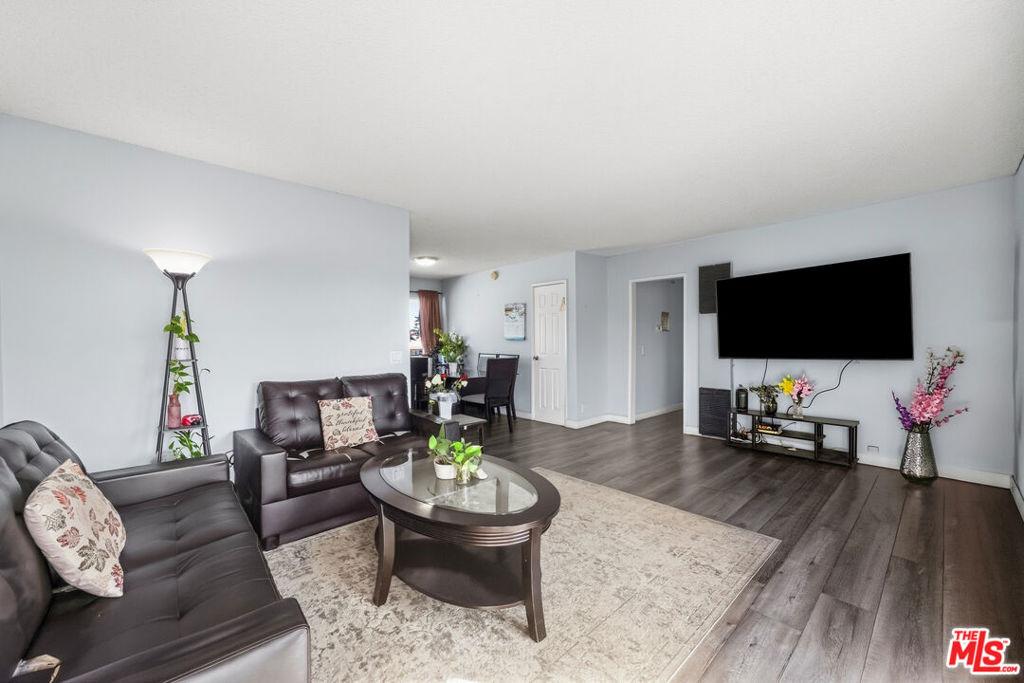 Cedros Ave, Panorama City, CA 91402