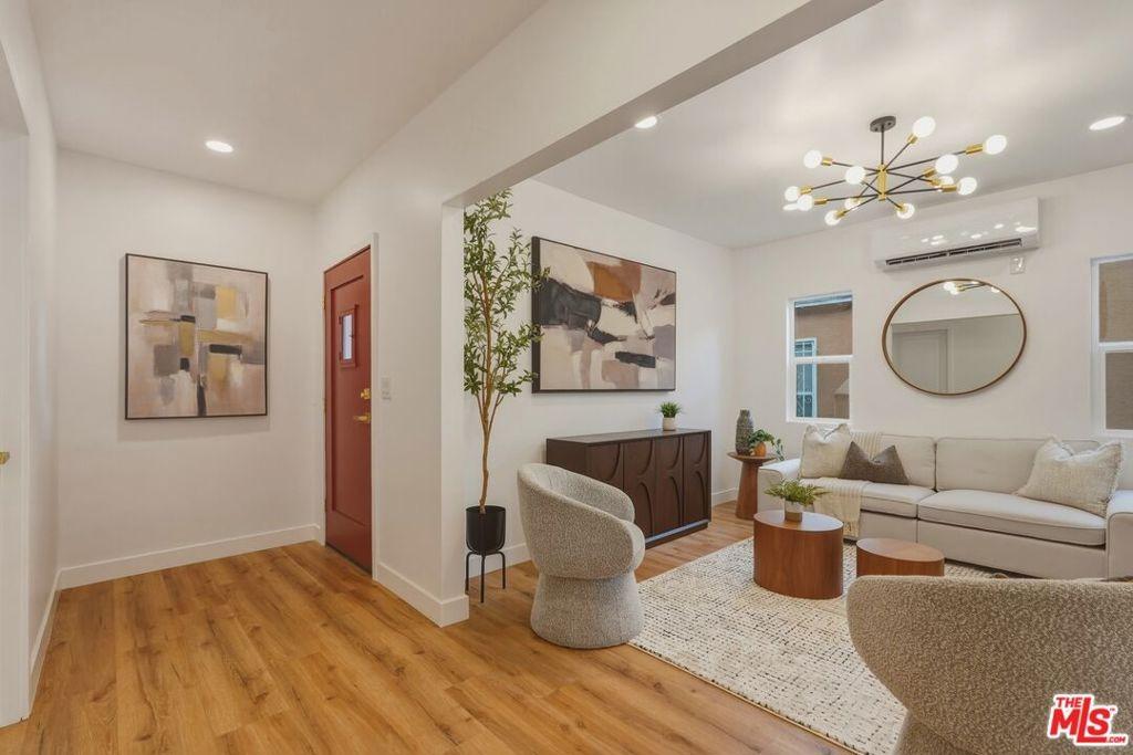 W 99th St, Los Angeles, CA 90044