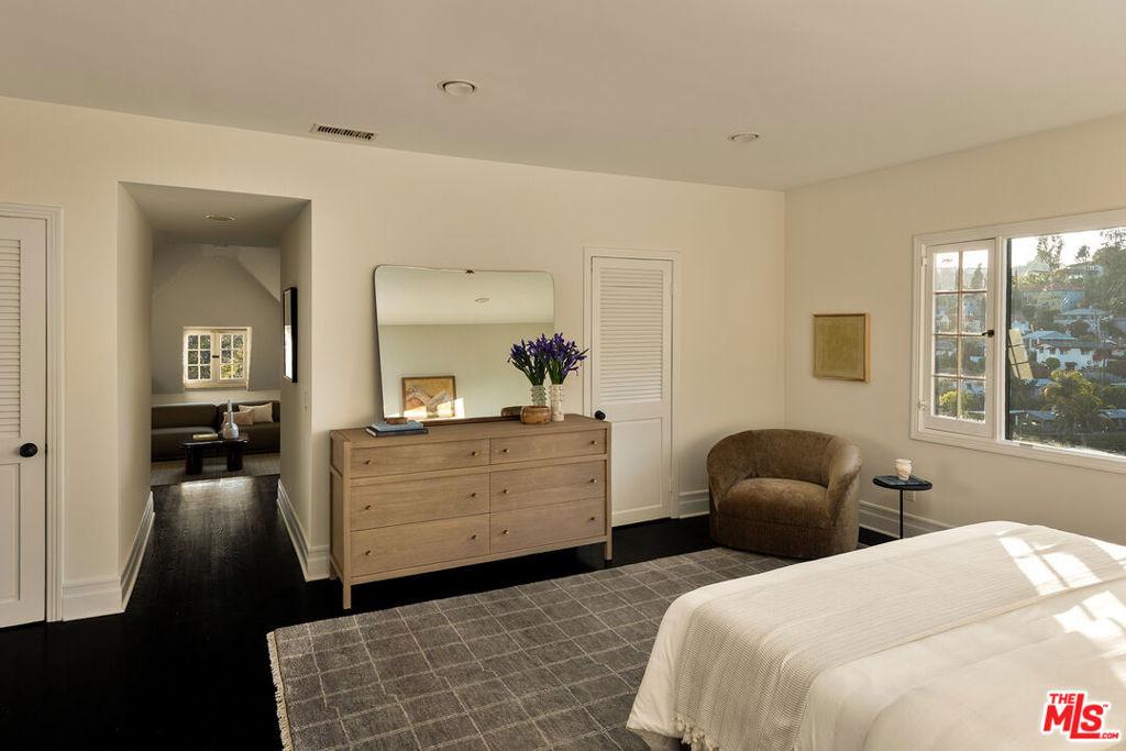 Bronson Hill Dr, Los Angeles, CA 90068