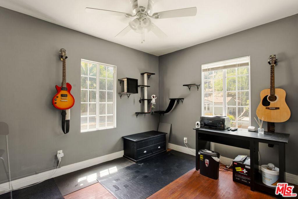 Winmar Dr, Los Angeles, CA 90065