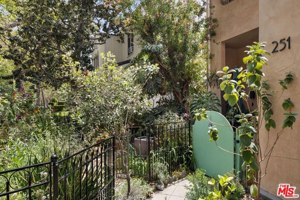 N Swall Dr, Beverly Hills, CA 90211