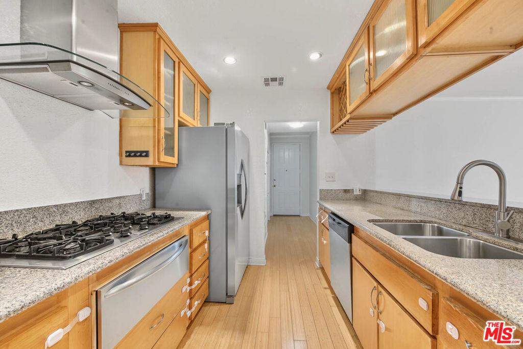 S Hayworth Ave, Los Angeles, CA 90048