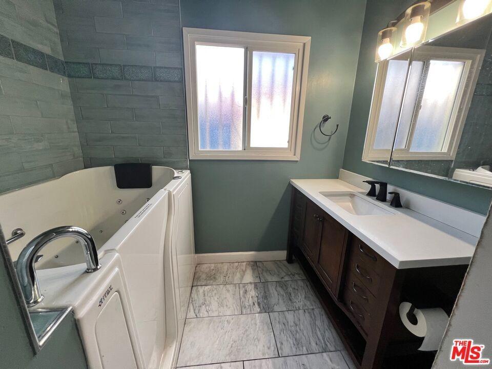 W 116th St, Hawthorne, CA 90250