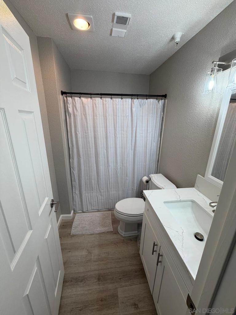 Oakcrest Dr, San Diego, CA 92105
