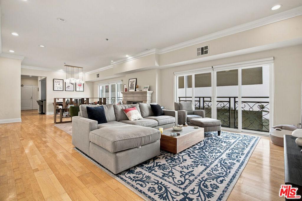 Dorothy St, Los Angeles, CA 90049