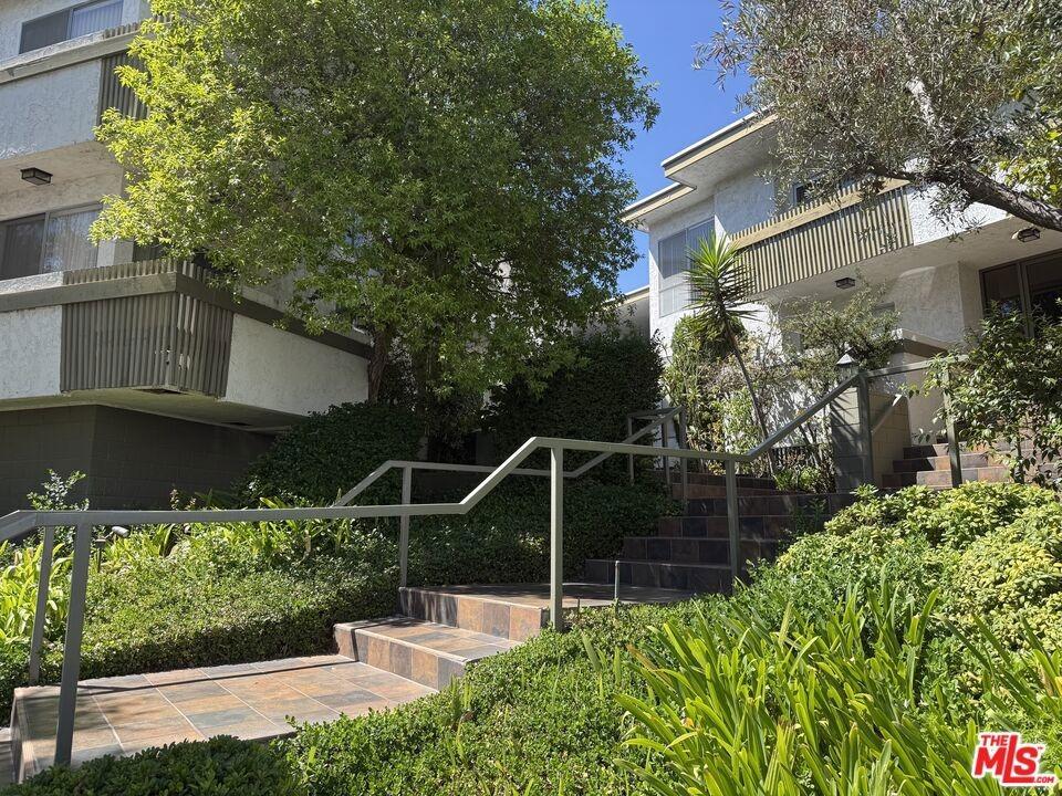 Eastborne Ave, Los Angeles, CA 90024