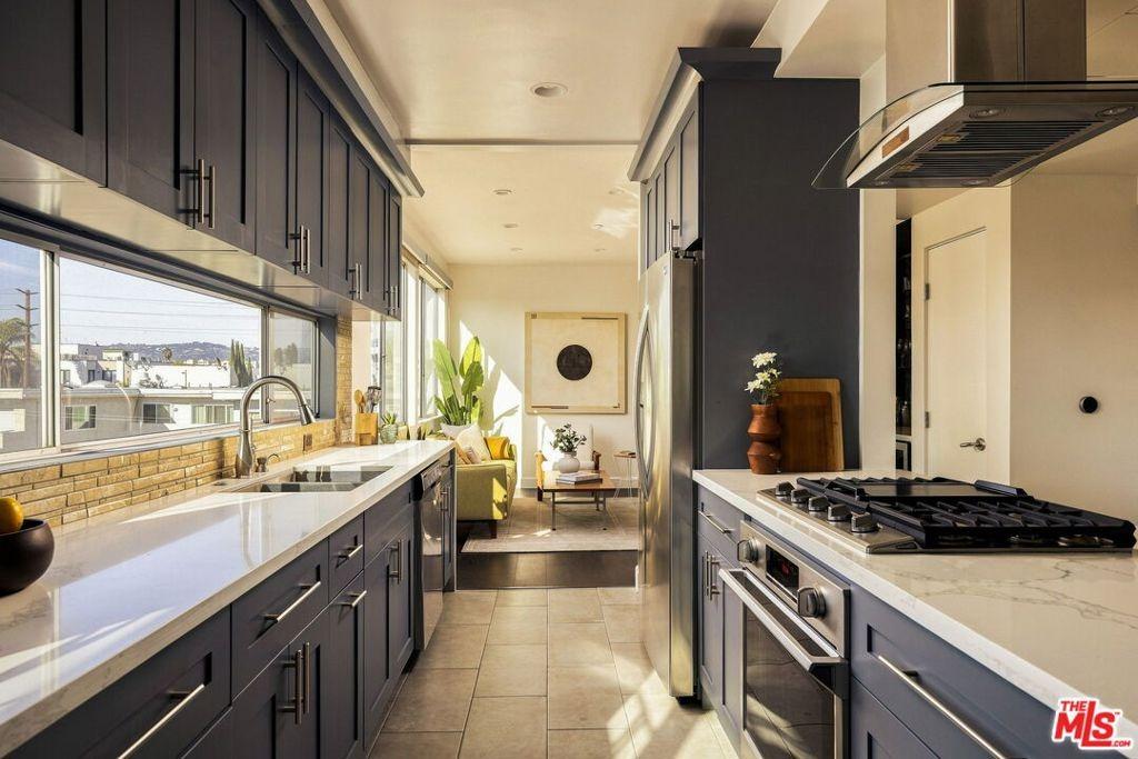 Selby Ave, Los Angeles, CA 90025
