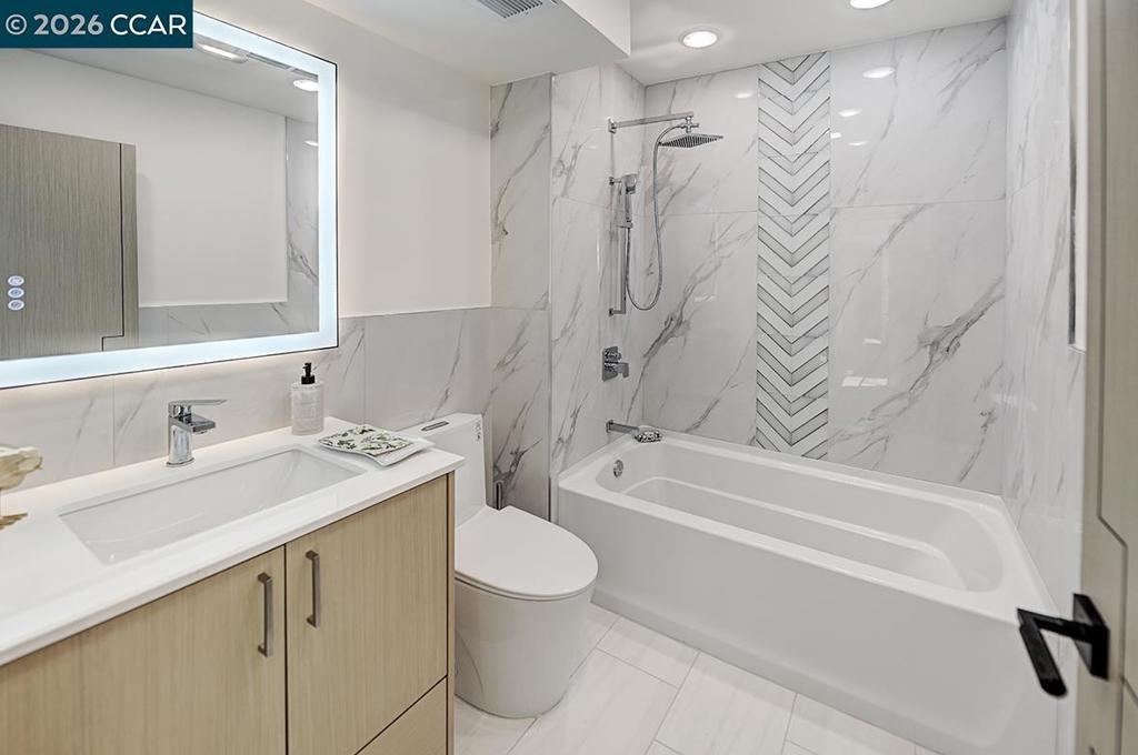 Oakmont Dr, Walnut Creek, CA 94595