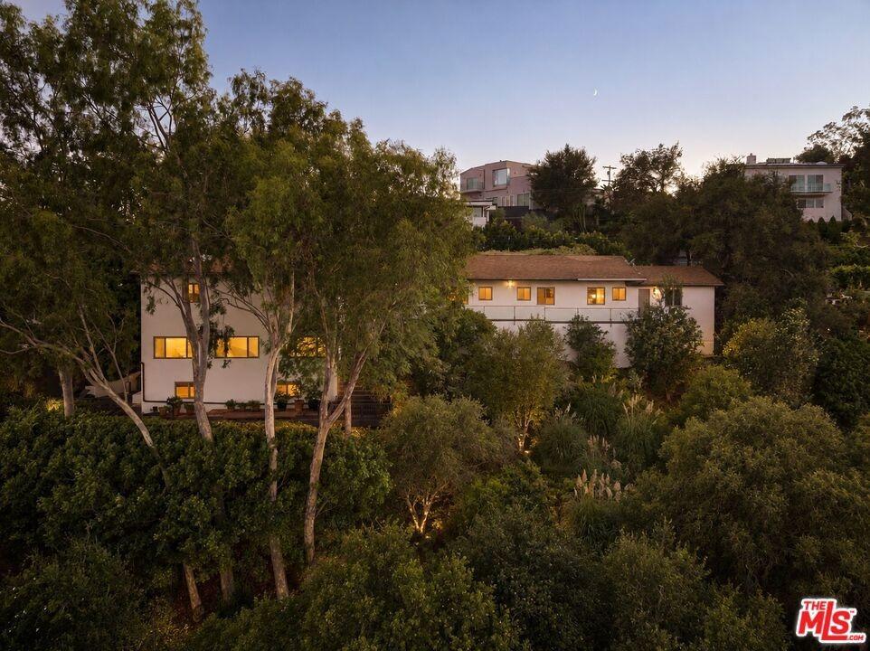 N Tigertail Rd, Los Angeles, CA 90049