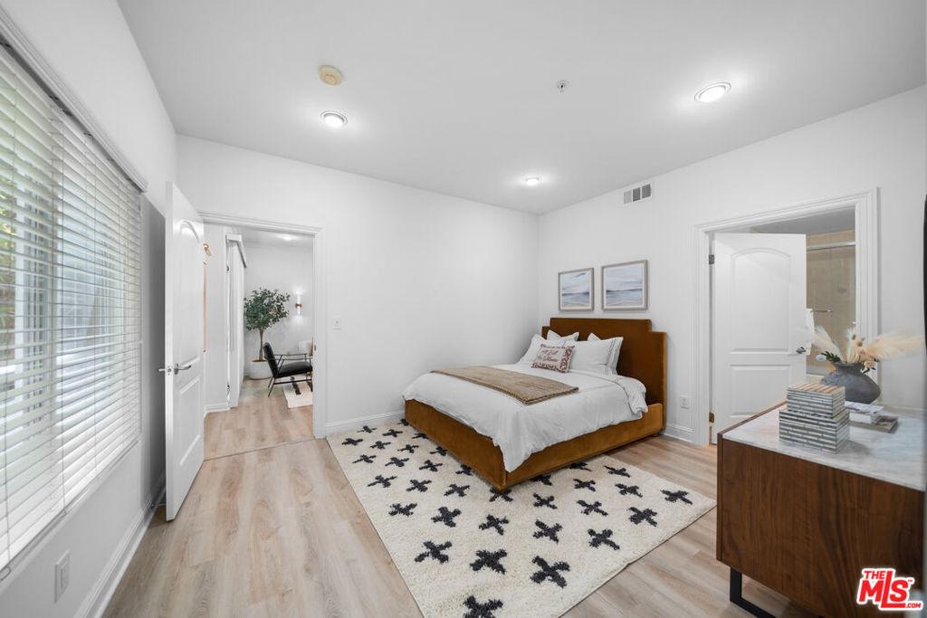 S Serrano Ave, Los Angeles, CA 90006
