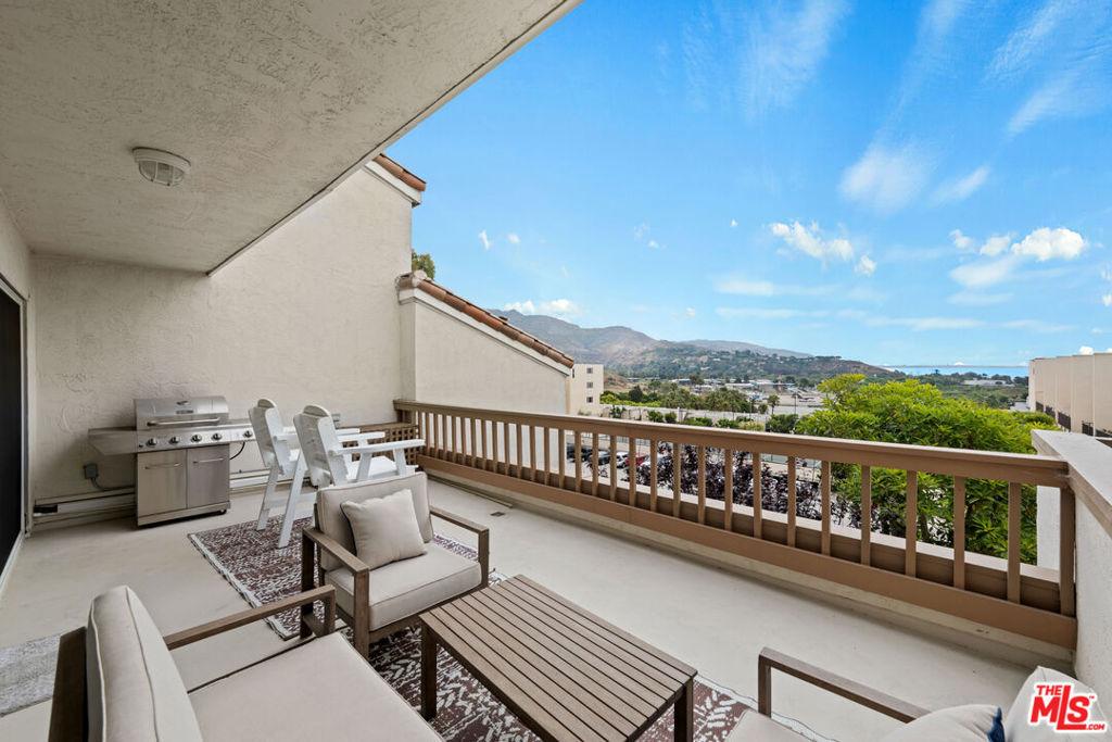 De Ville Way, Malibu, CA 90265