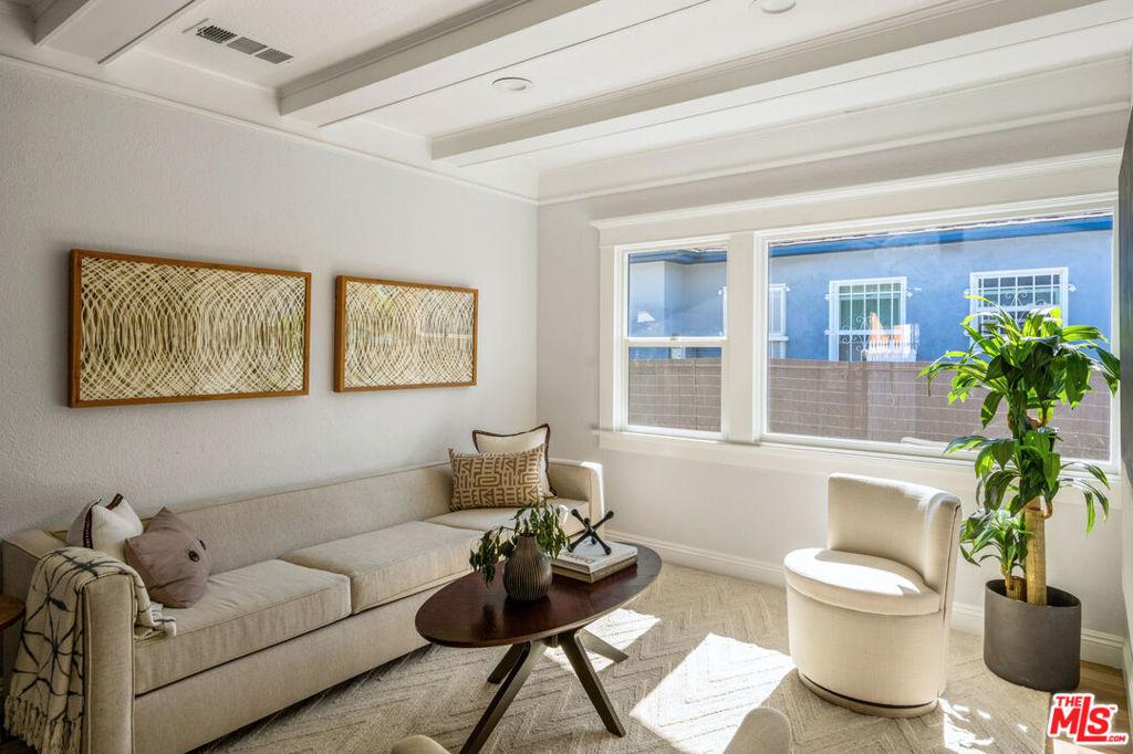 W 52nd St, Los Angeles, CA 90062