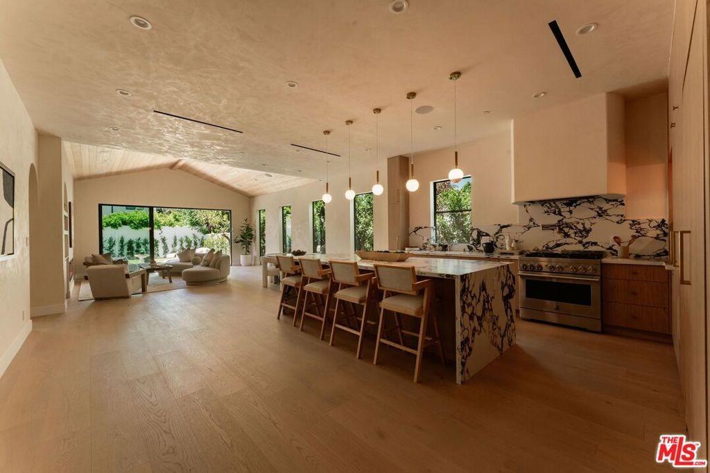 Vesper Ave, Sherman Oaks, CA 91403