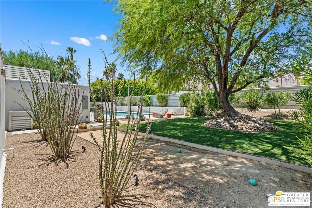 N Davis Way, Palm Springs, CA 92262