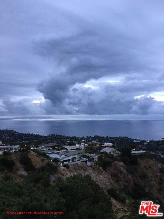 Charmel Ln, Pacific Palisades, CA 90272