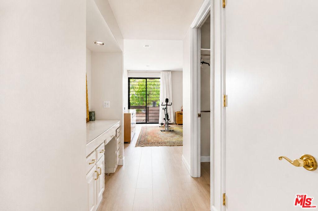 Moorpark St, Sherman Oaks, CA 91403