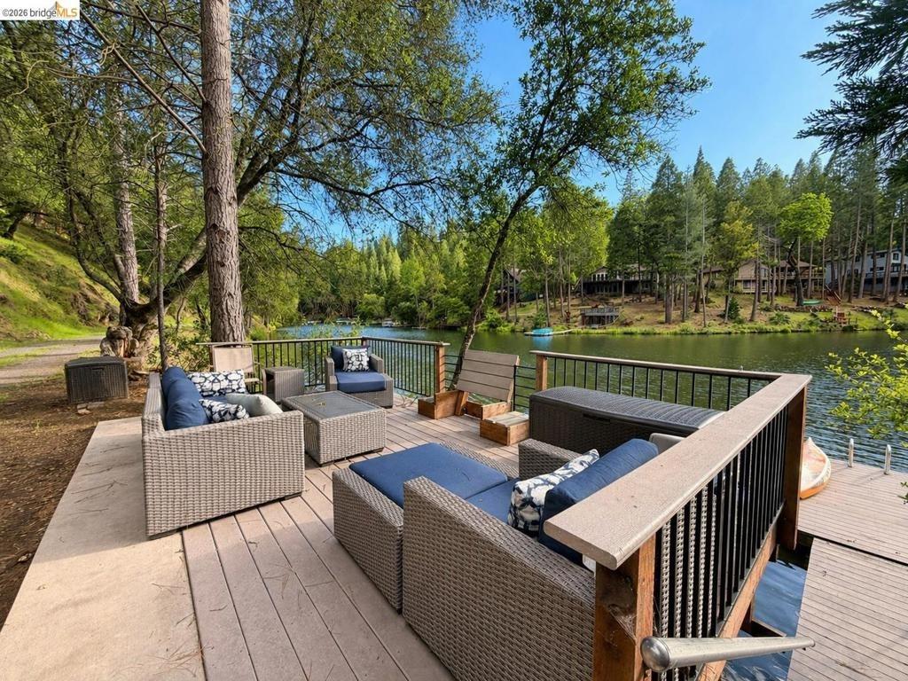 Pine Mountain Dr, Groveland, CA 95321