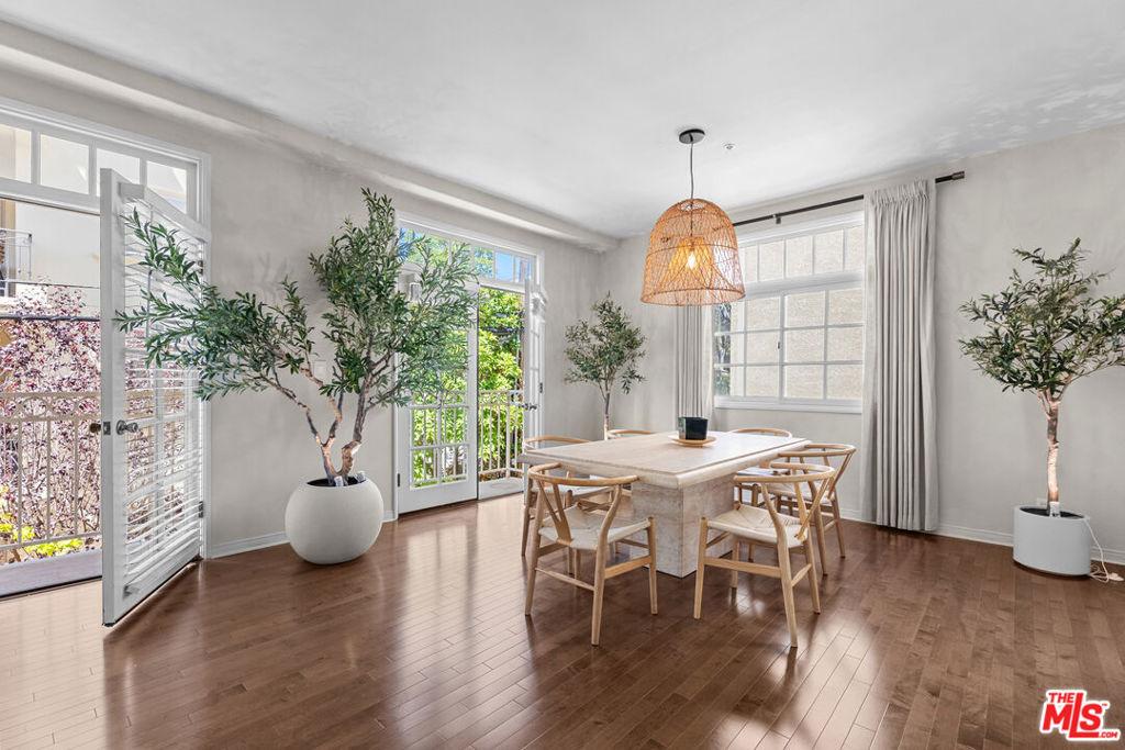 Camden Ave, Los Angeles, CA 90025