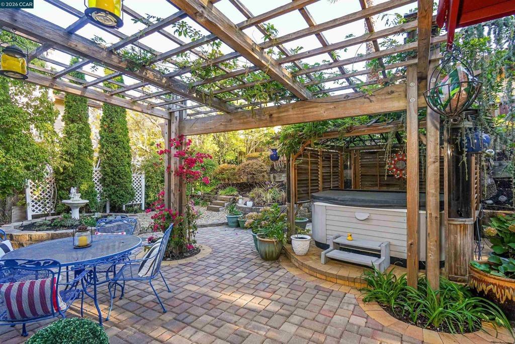 Opal Ct, Hercules, CA 94547