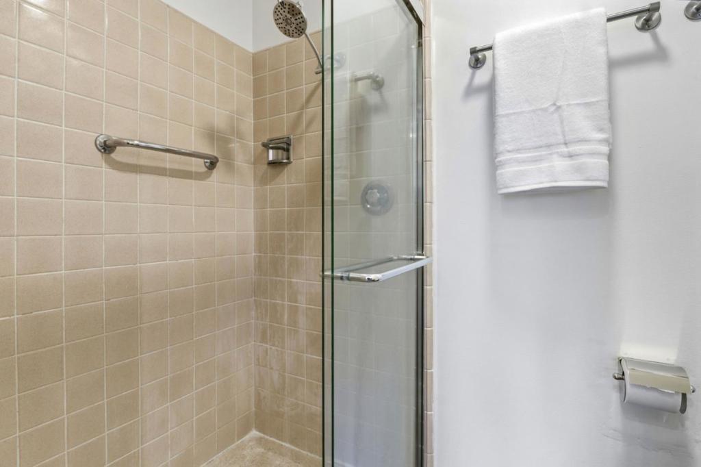 Elm St, San Mateo, CA 94401