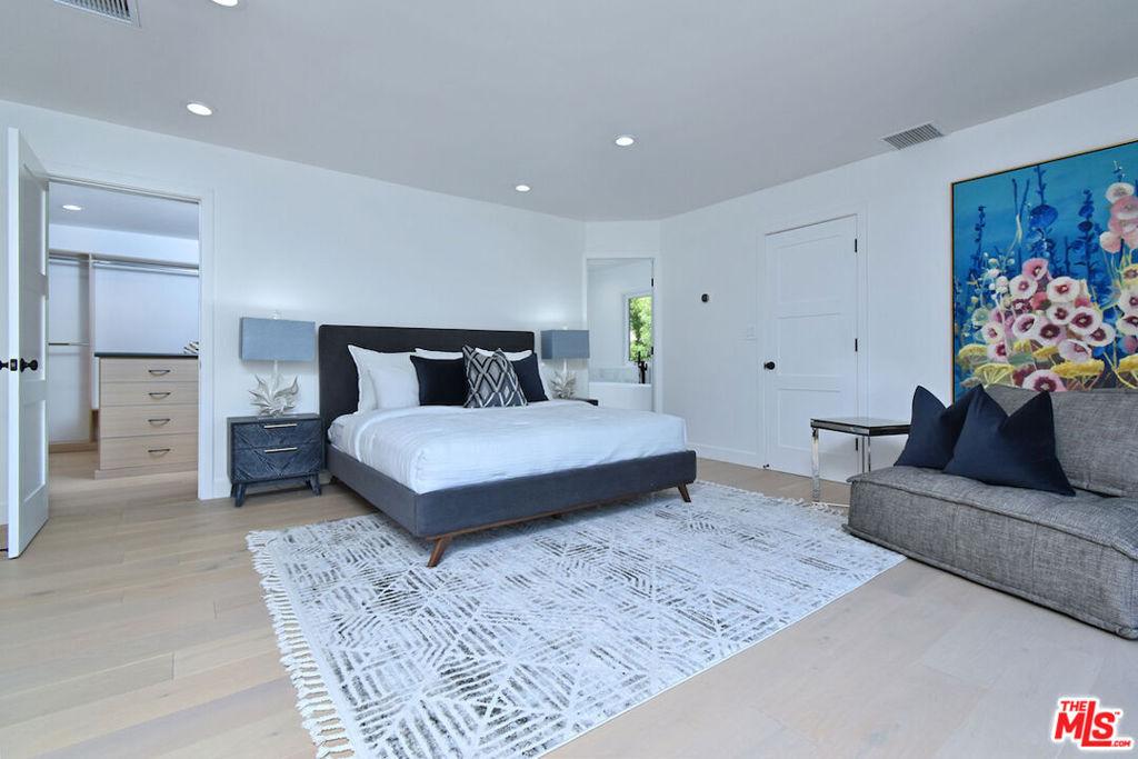 Wells Dr, Tarzana, CA 91356