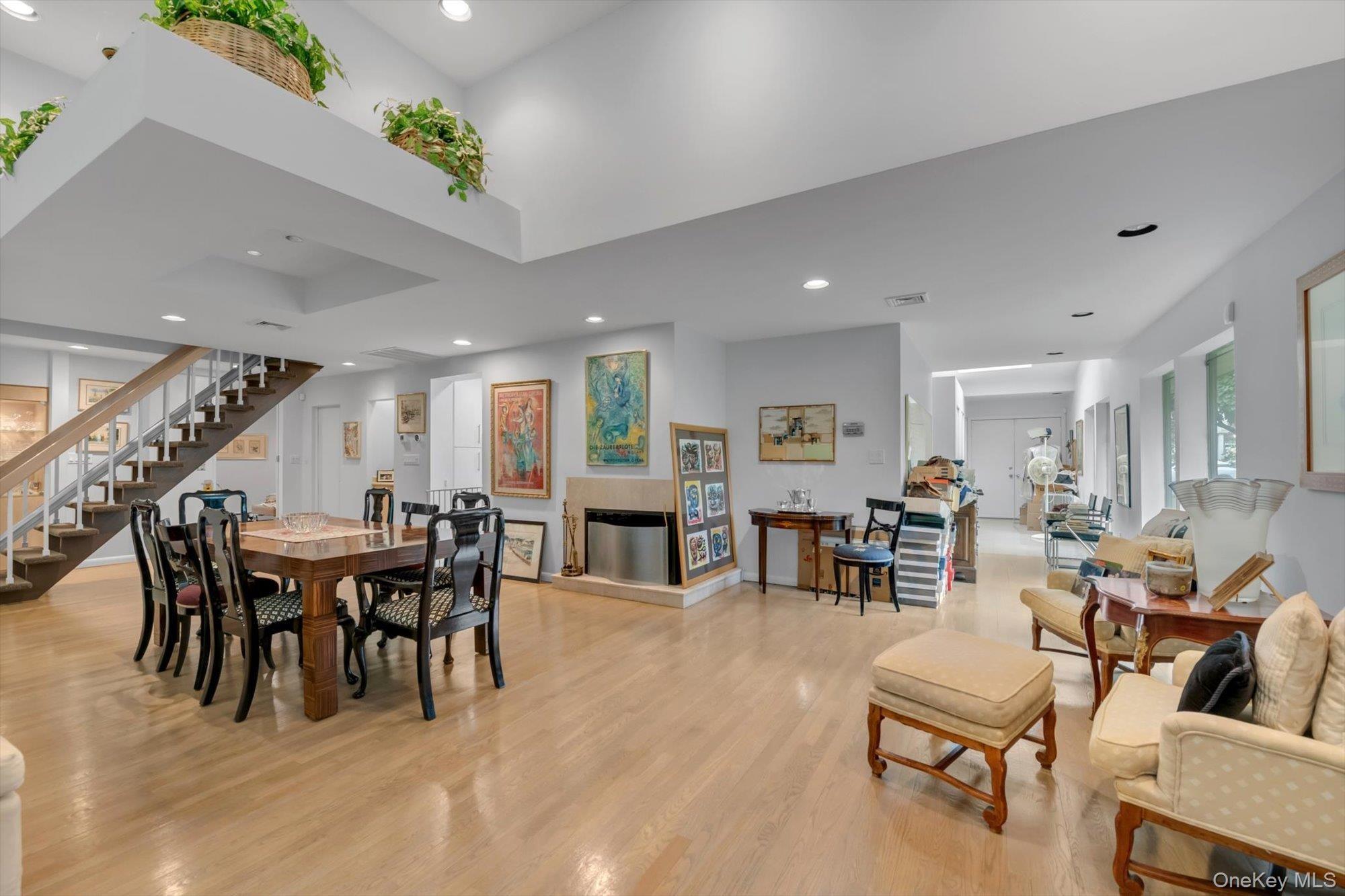 Parkway Dr, Roslyn Heights, NY 11577