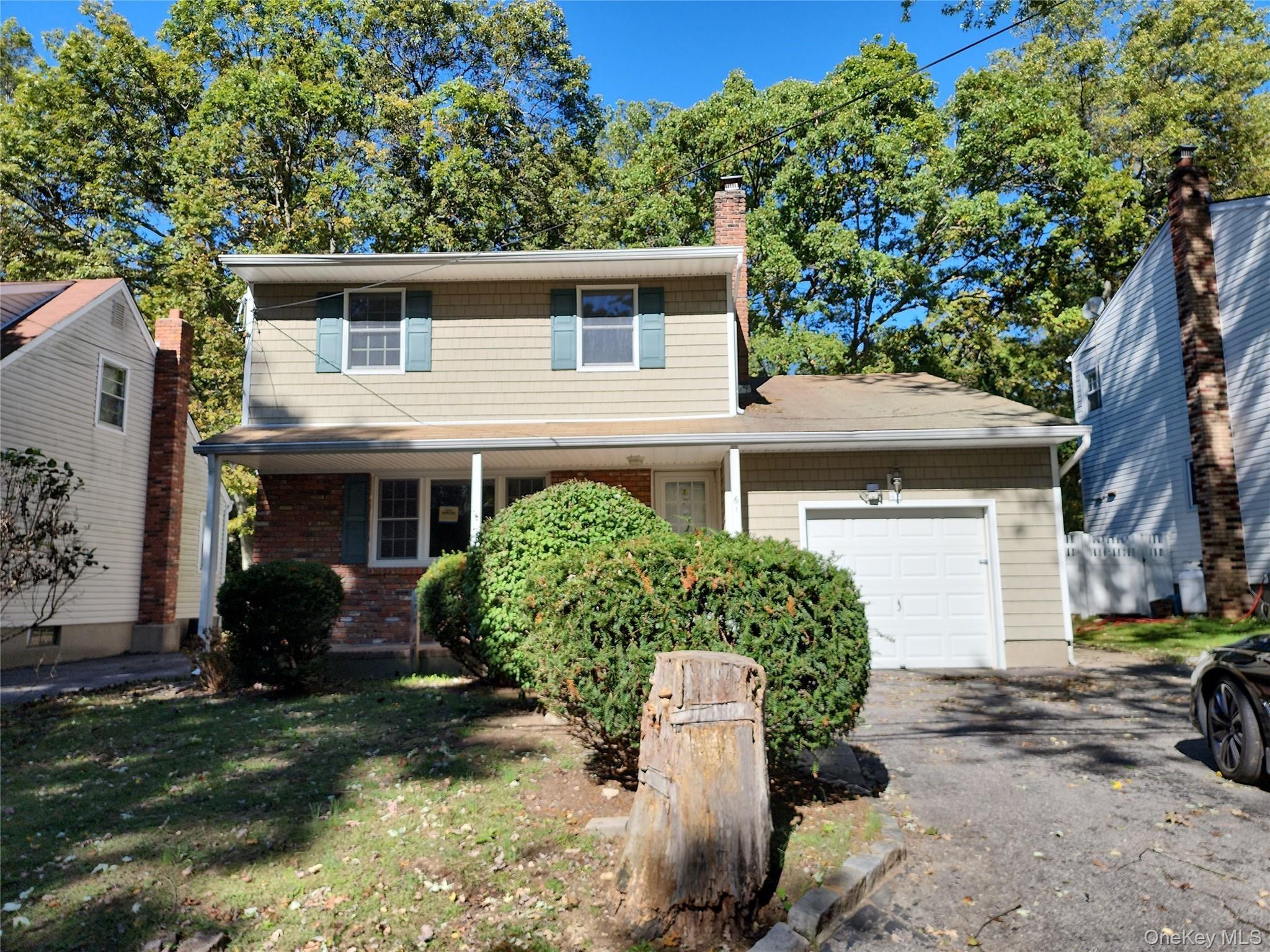 Pleasant St, Huntington, NY 11743