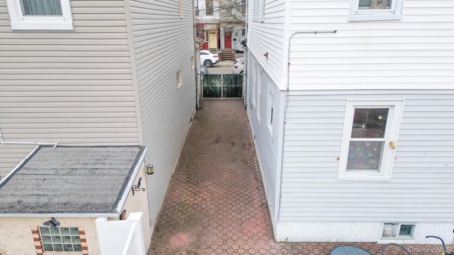 71st Pl, Glendale, NY 11385