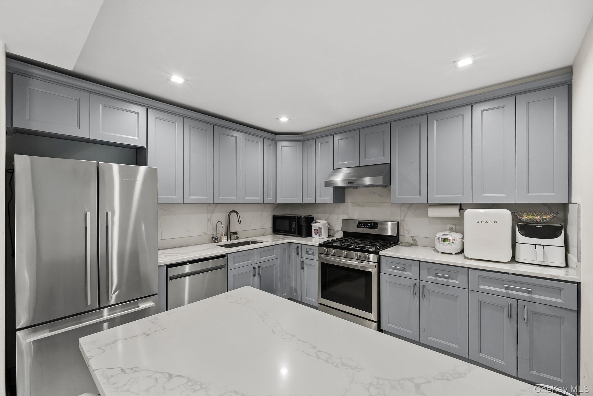 Bowne St, Flushing, NY 11355
