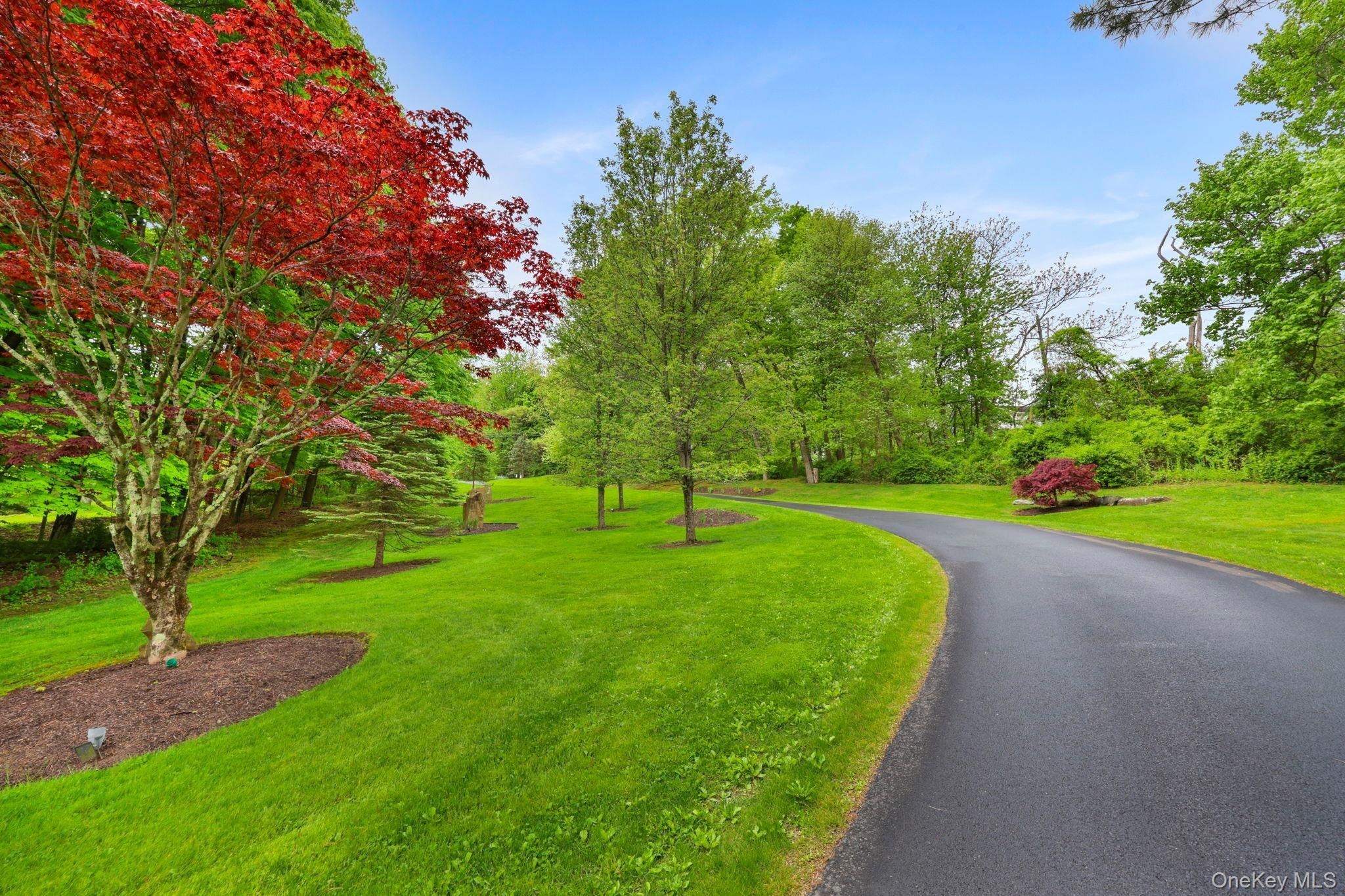 Eleanor Dr, Mahopac, NY 10541