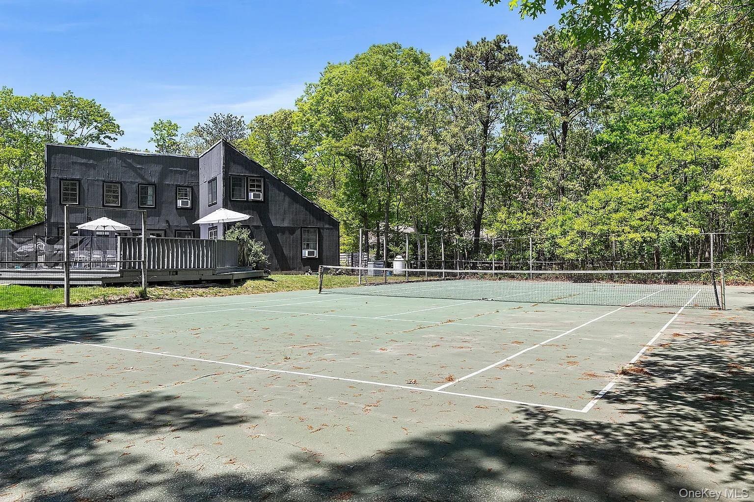 N Quarter Rd, Westhampton, NY 11977