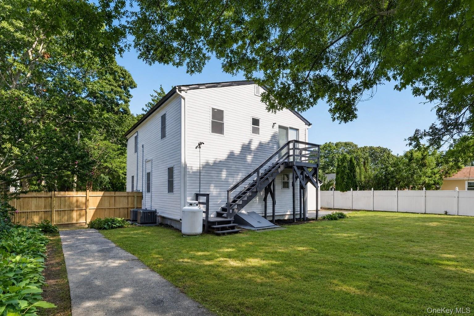 Floyd Rd, Shirley, NY 11967