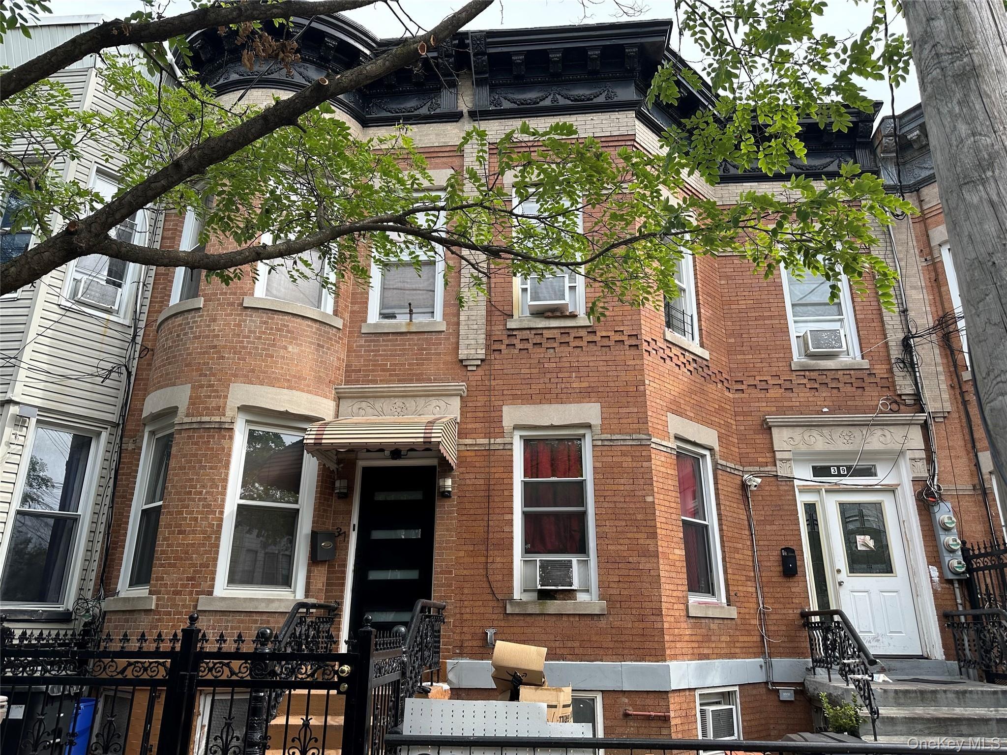 Grant Ave, Brooklyn, NY 11208