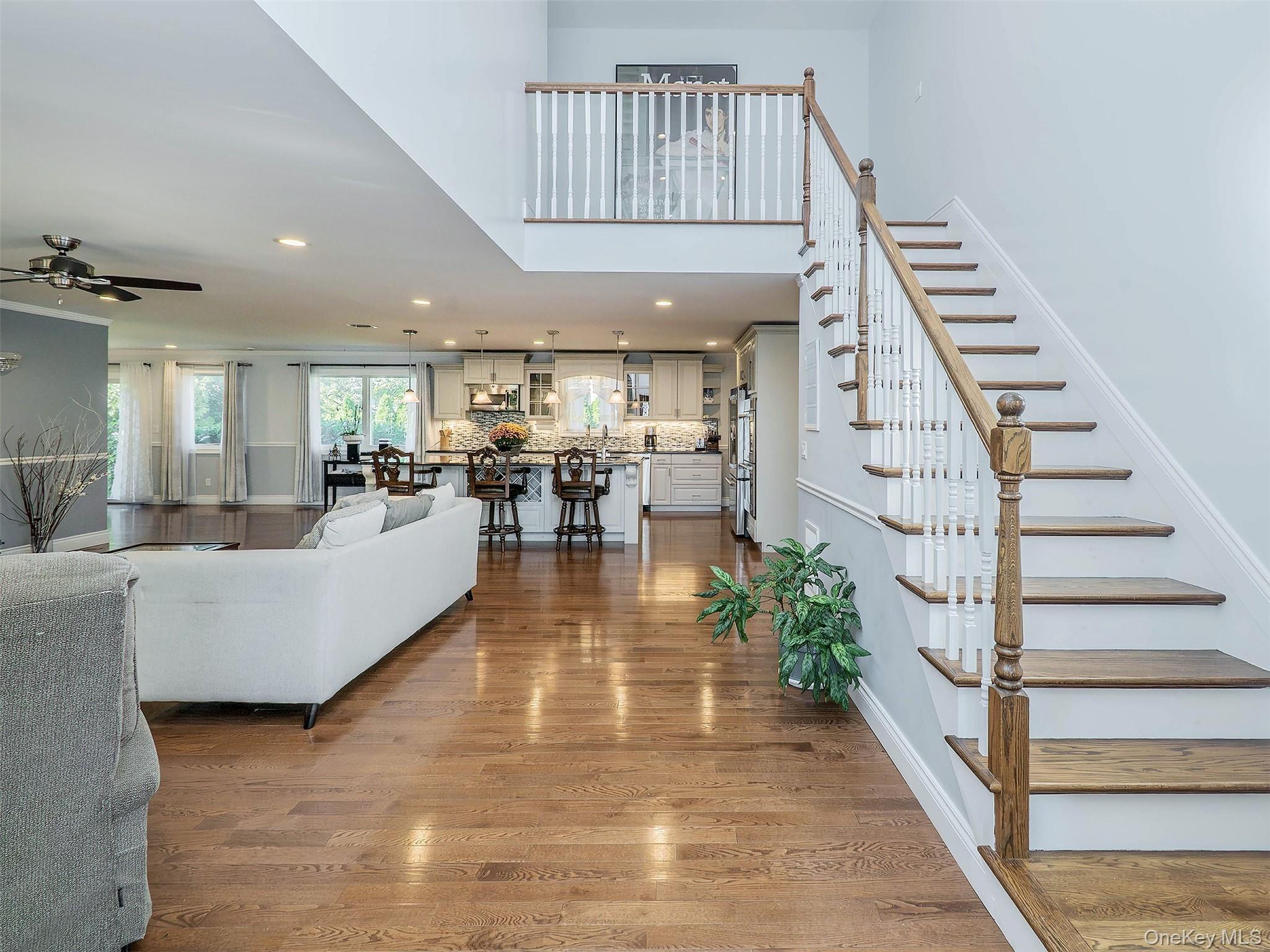 Kensington Ct, Westbury, NY 11590