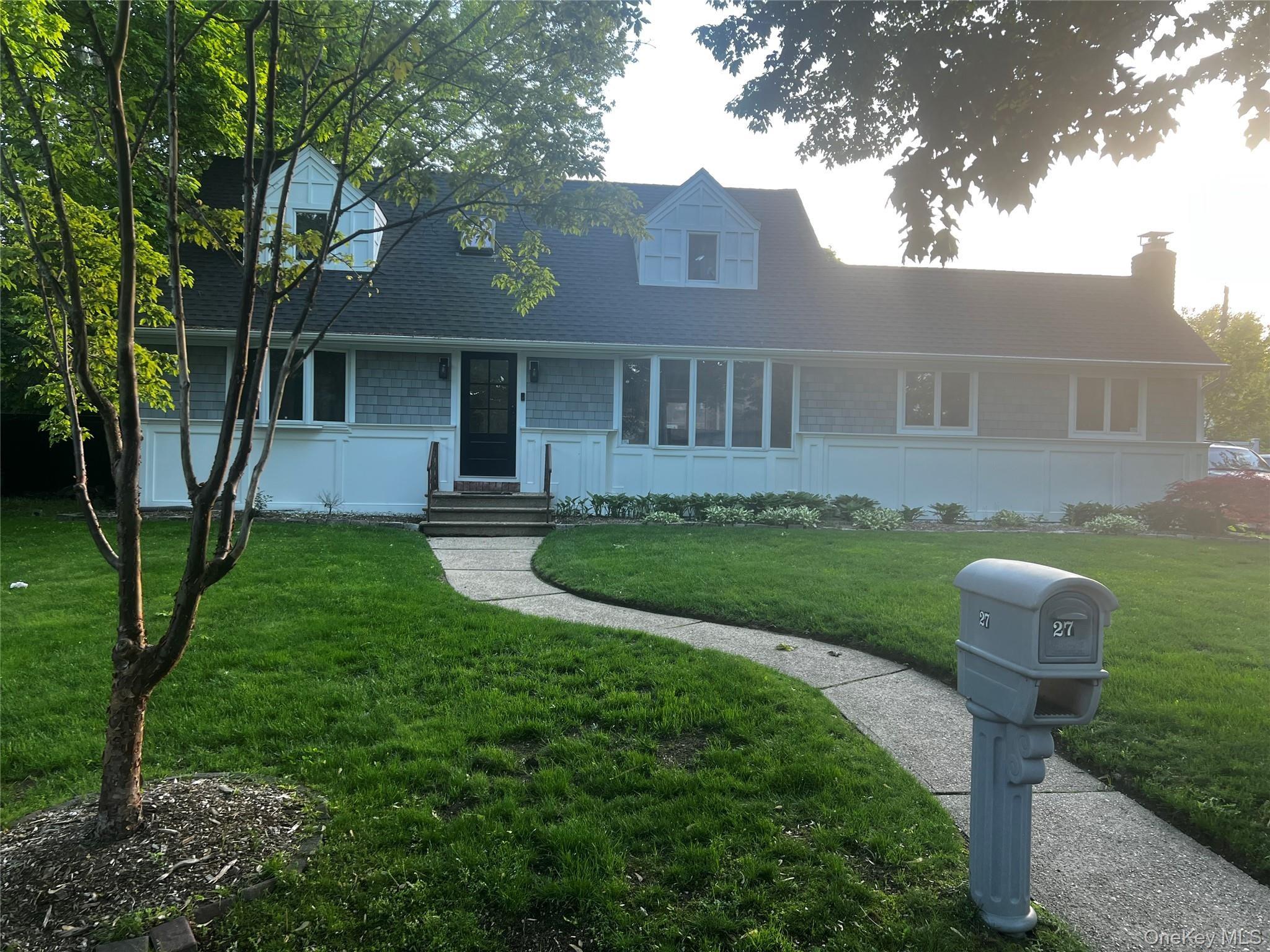 Middle Dr, Huntington, NY 11743