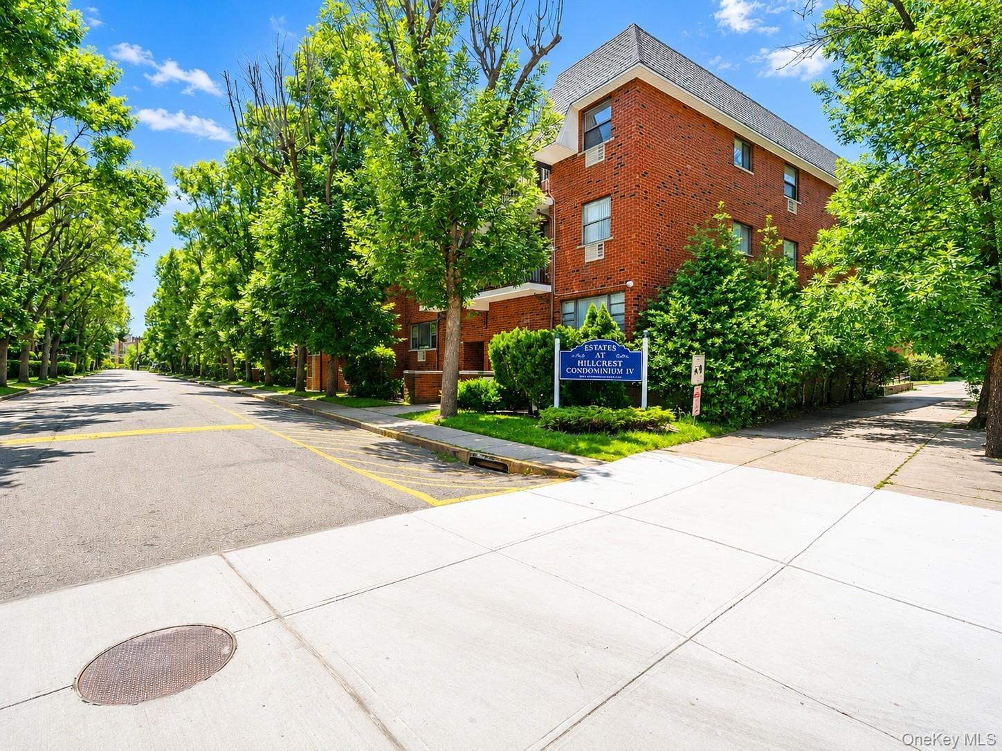 Sutton Pl, Fresh Meadows, NY 11365