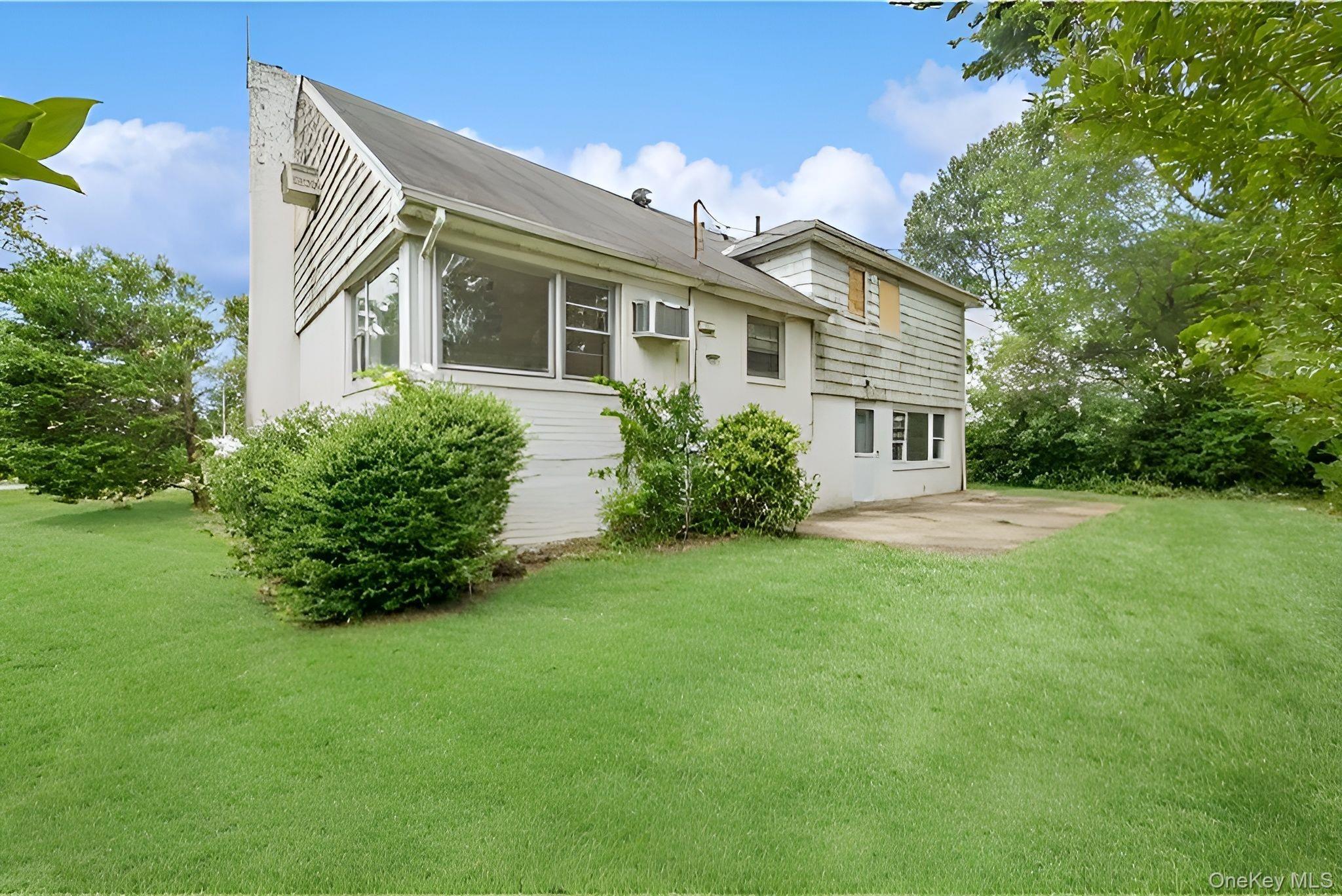 Pepperidge Rd, Westbury, NY 11590