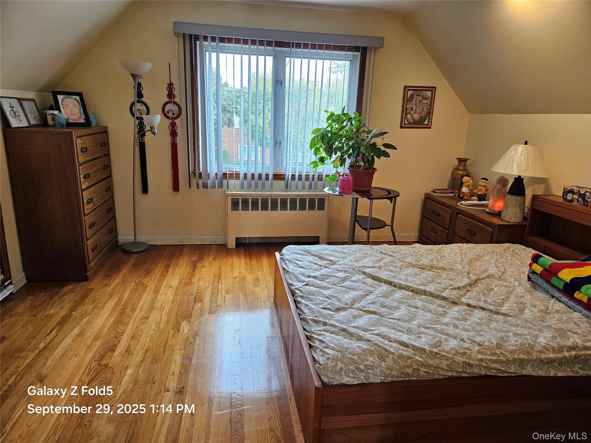 Lakeville Rd, New Hyde Park, NY 11040