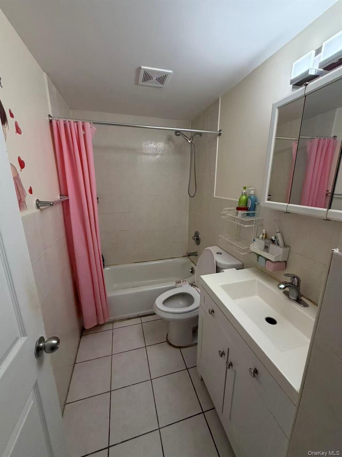 37th Ave, Flushing, NY 11354